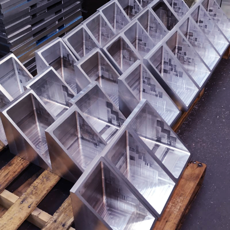 Triangle-shaped stainless steel component for construction use Triangle-shaped stainless steel component for construction use